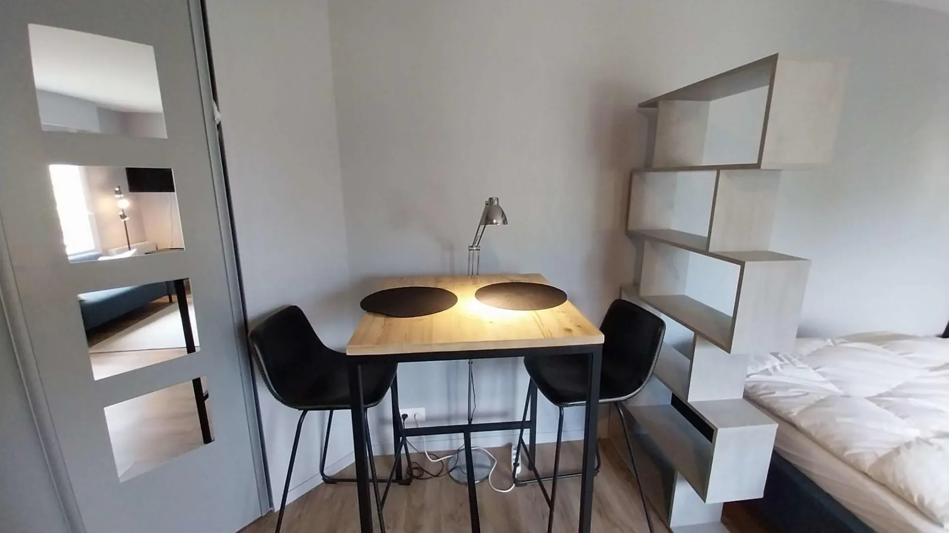 Charming Studio With Balcony Near Port Of Vannes Franciaország