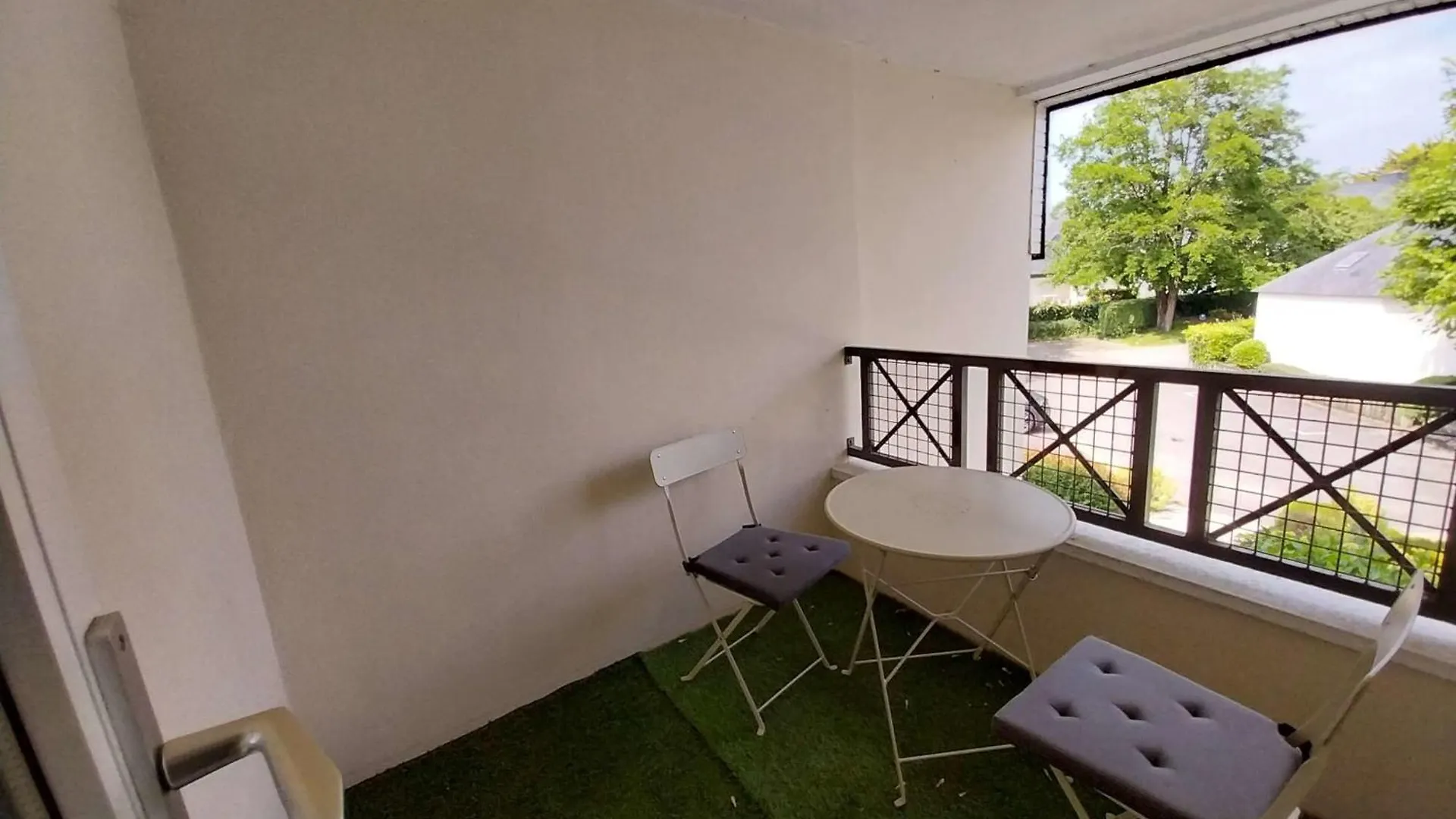 Charming Studio With Balcony Near Port Of Vannes Apartman