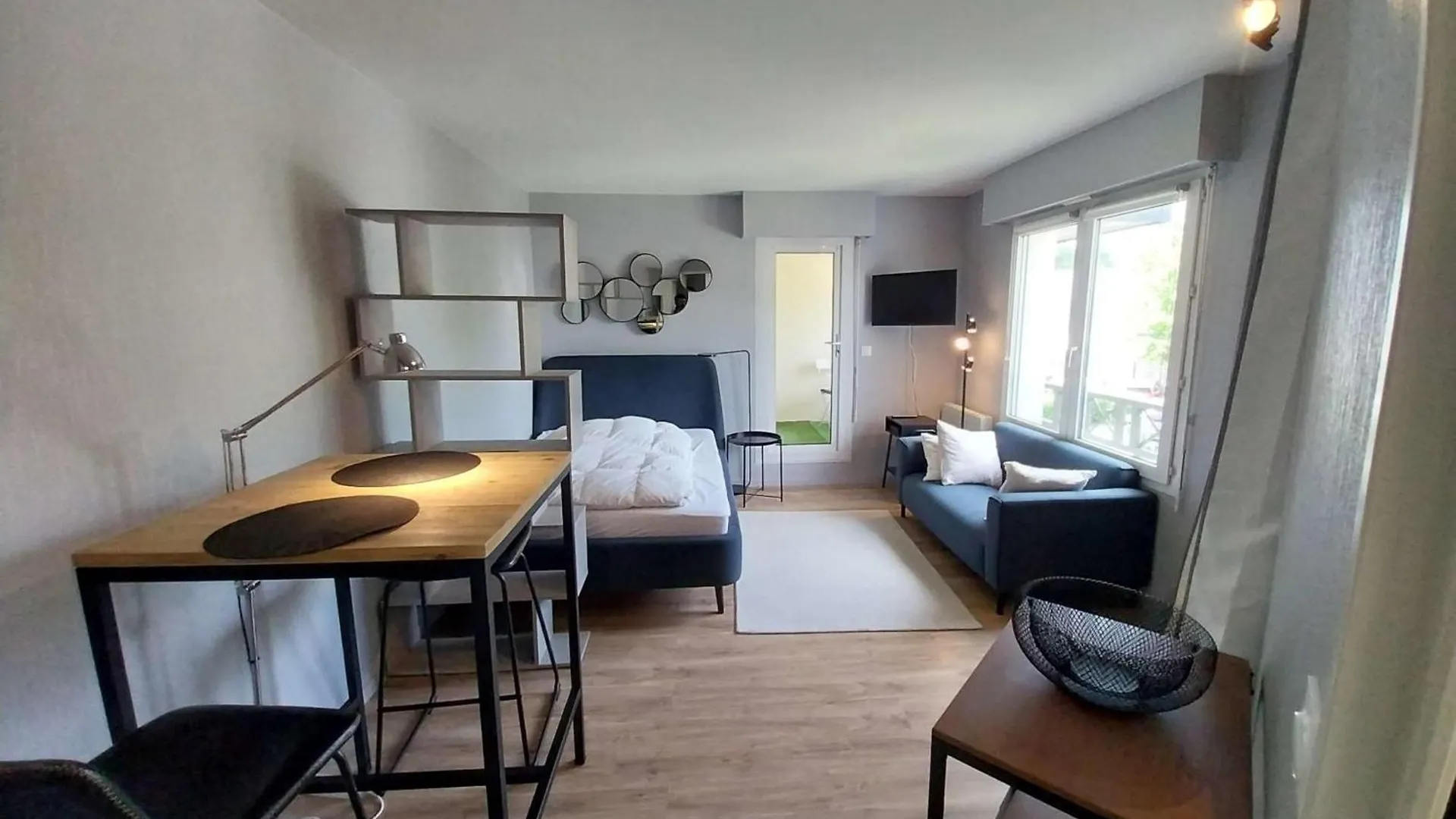 Charming Studio With Balcony Near Port Of Vannes Apartman